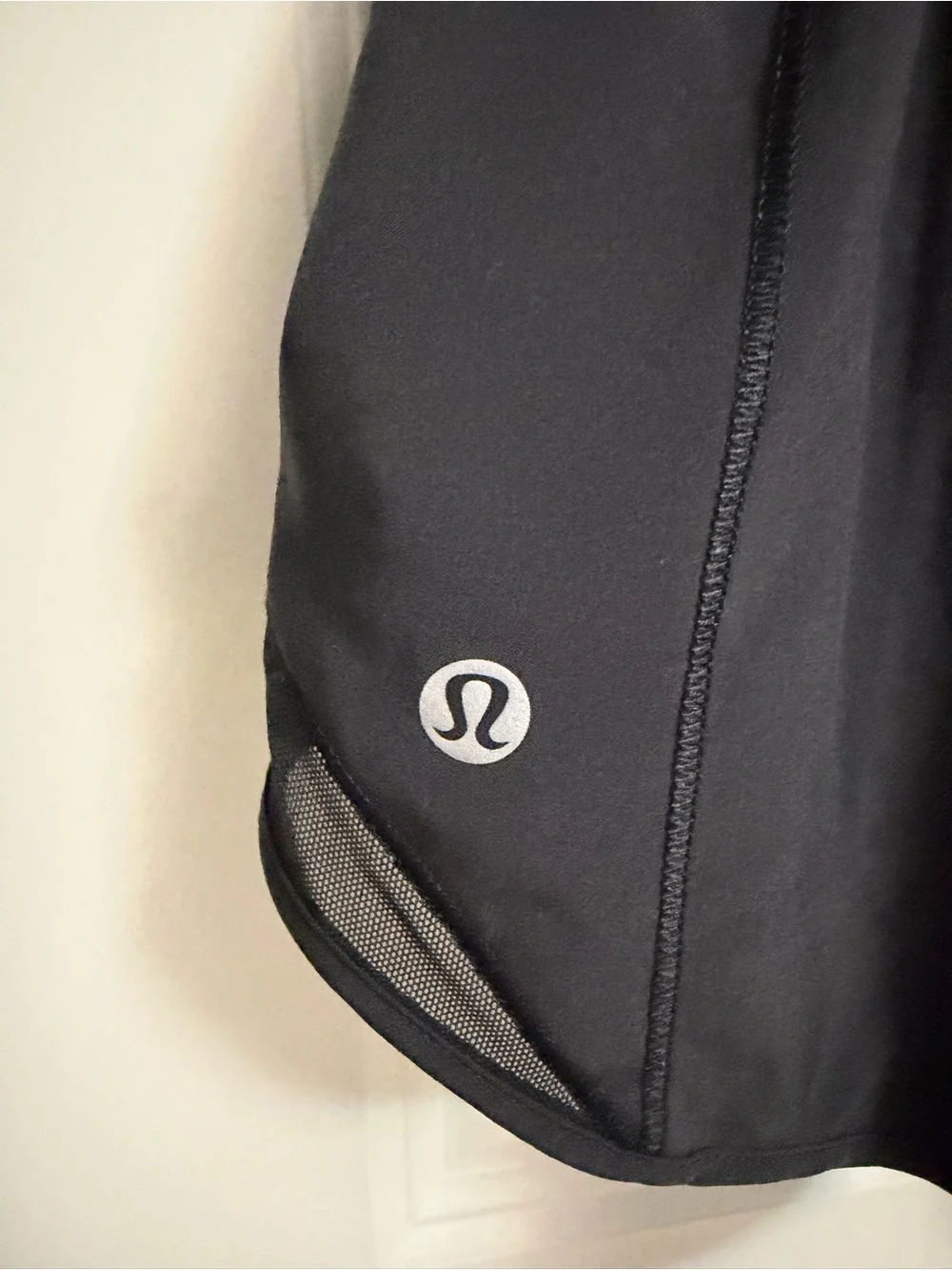 Lulu Lemon Hotty Hot Short 2.5” Black Size 6